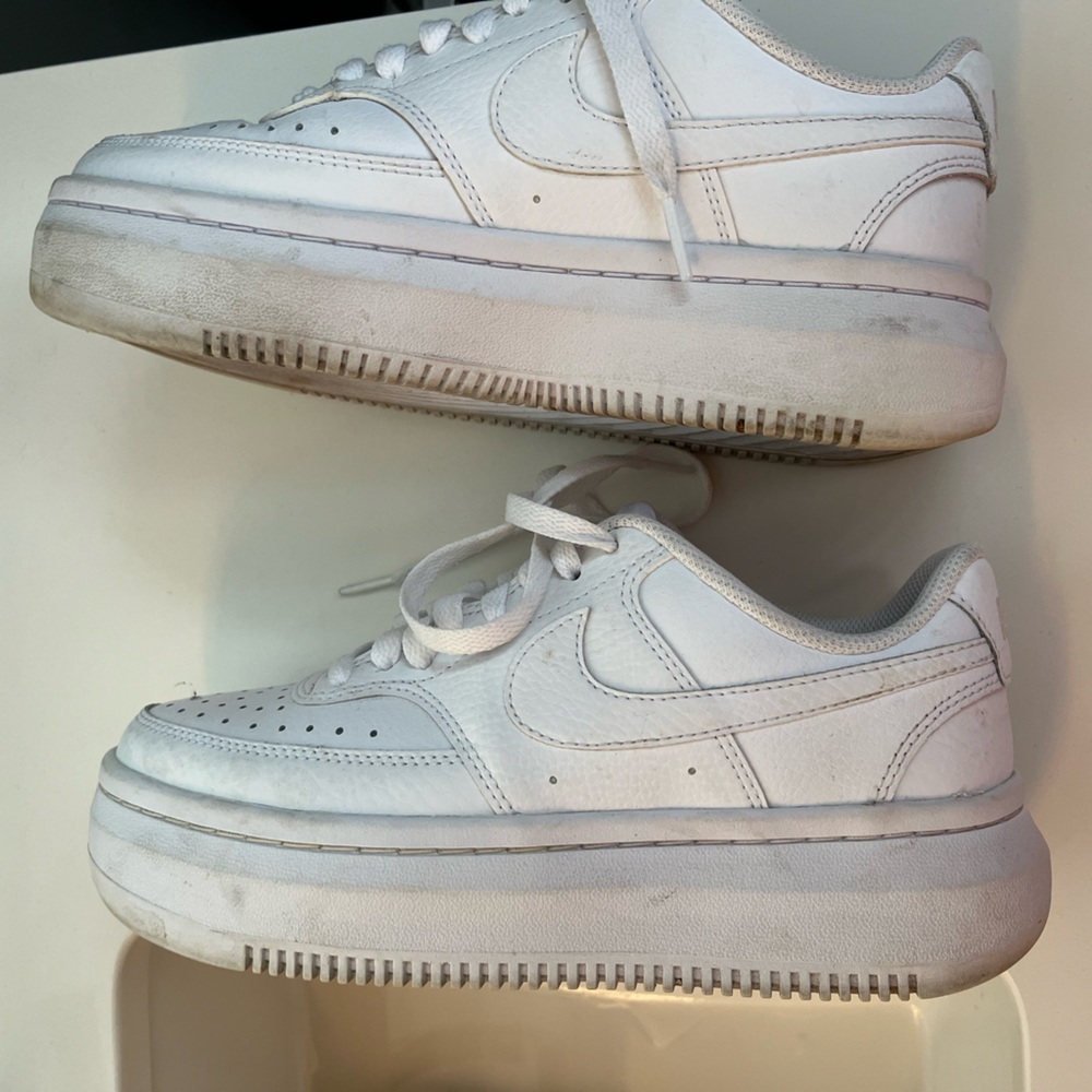 Nike women’s court vision Alta sneakers size 6.5